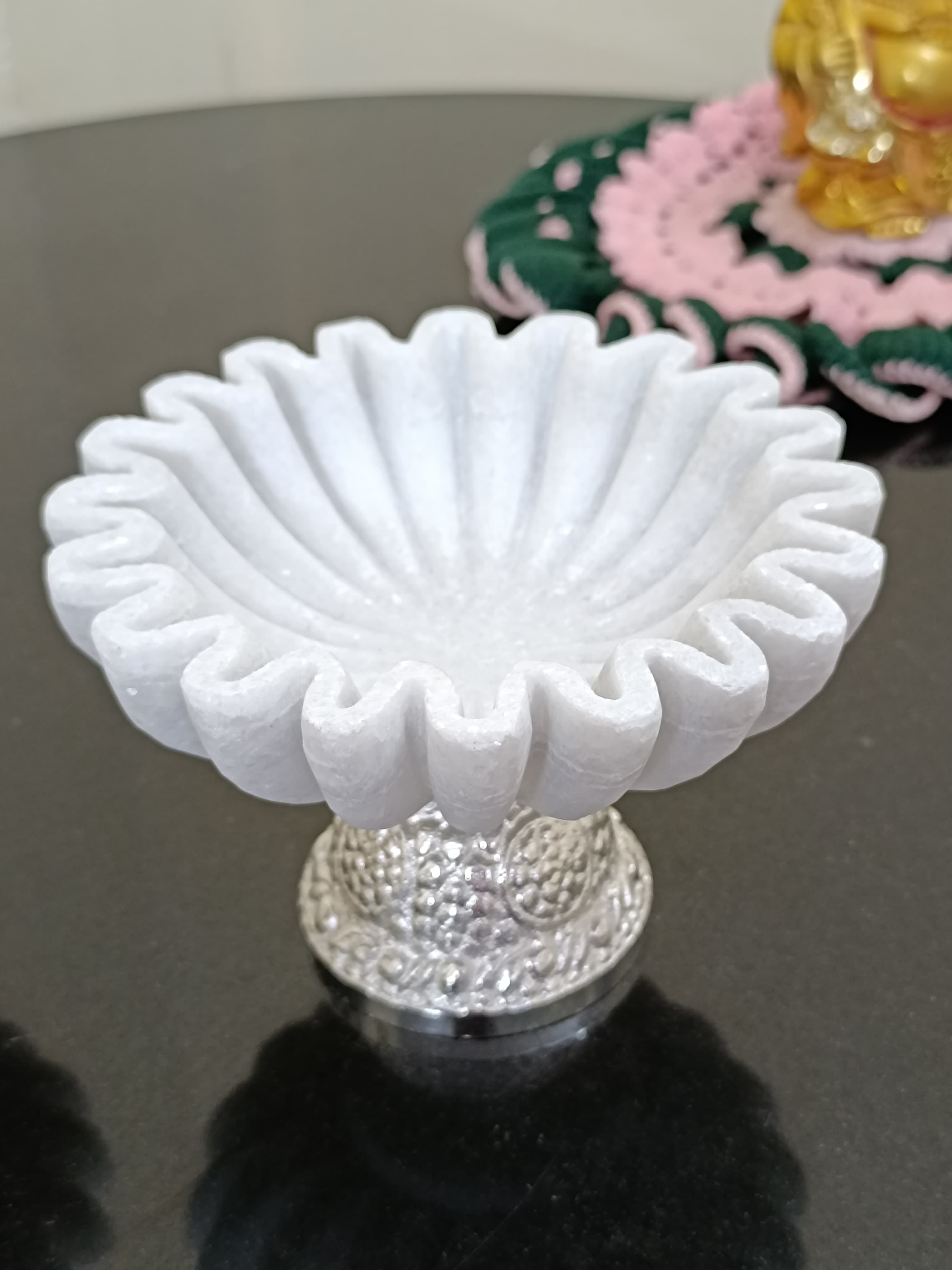 white marble flower fruit bowl/snacks platter/home décor urli bowl with silver metal stand